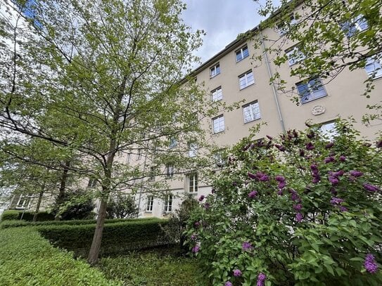 Helle 2-Zimmerwohnung mit Balkon, Parkett und Lift am Johannstädter Elbufer