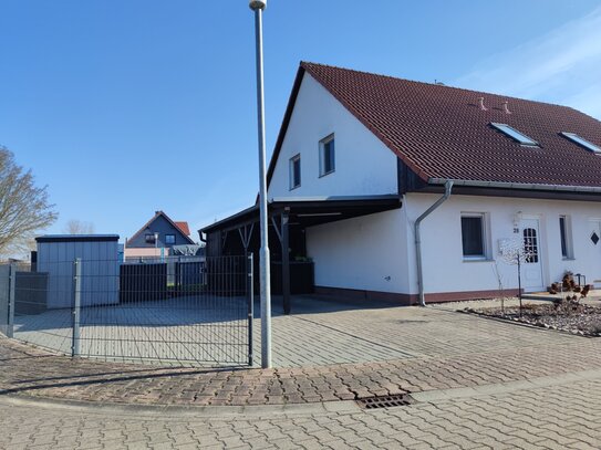 Doppelhaushälfte mit Carport und Garten - Willkommen zu Hause!