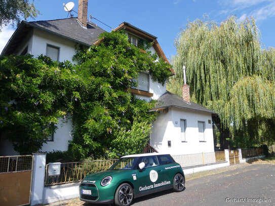 Repräsentatives Mehrfamilienhaus mit 3 Reihengaragen, Mülheim-Kärlich - Terminanfragen nur online.