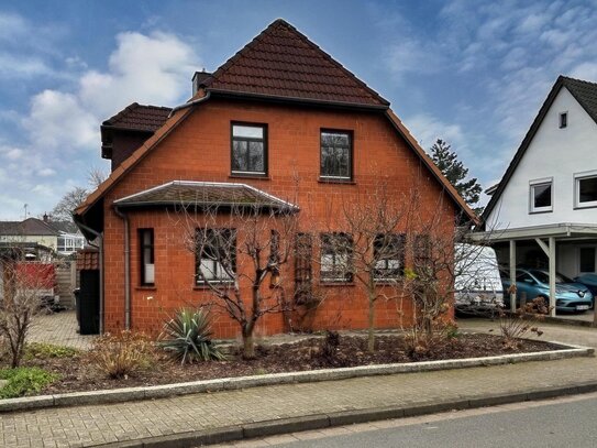 Ihr Traumhaus wartet: Großzügiges Einfamilienhaus mit Carport!