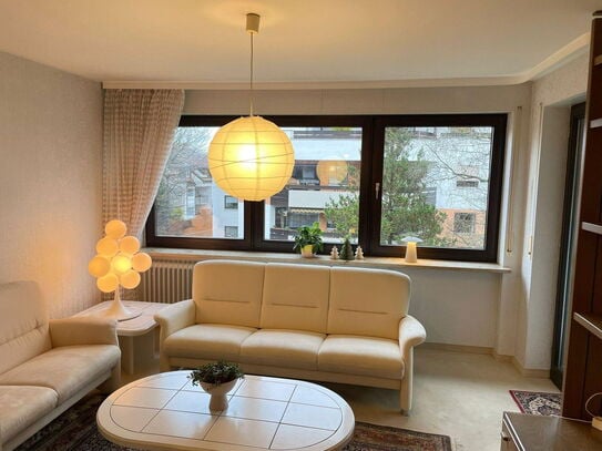 Helle 2-Zimmer-Wohnung mit EBK, TG und Balkon in Top-Lage Göggingen