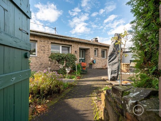 MANNELLA *Großzügiger Bungalow* Gemütlichkeit garantiert - Überdachte Terrasse mit Blick ins Grüne