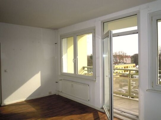 Sonnige 2-Zi-Whg mit EBK und Balkon in saniertem Wohnhaus