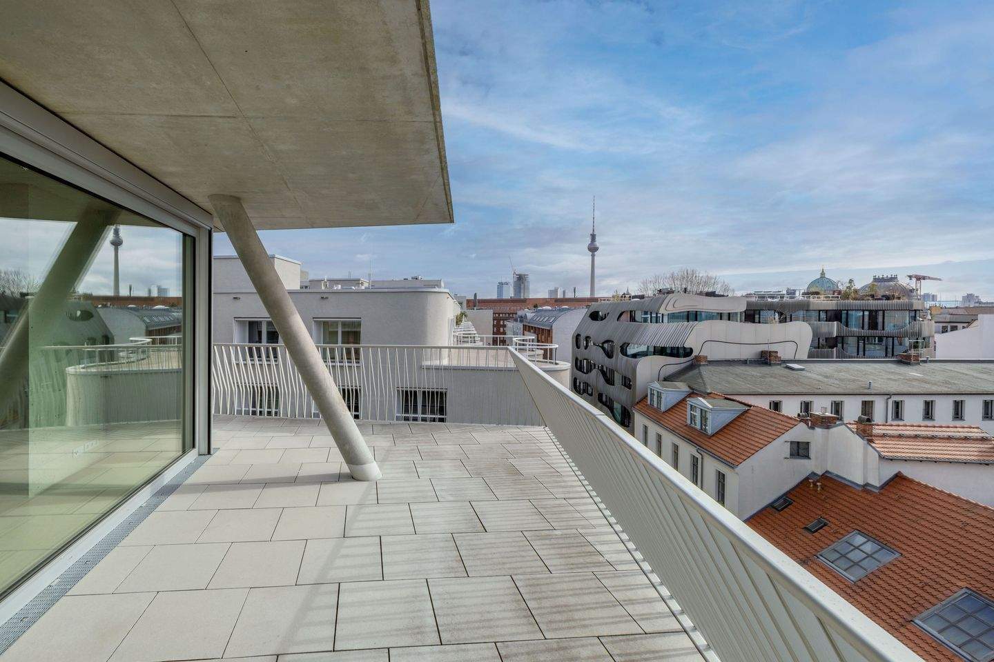 LAIKA AM TACHELES: Erstklassiges Wohnerlebnis in Bestlage - Foto 1