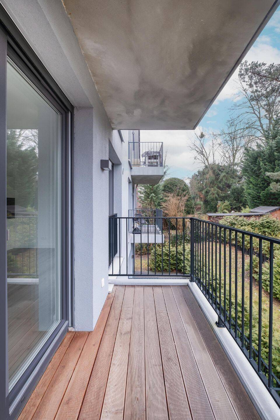 Modernes Wohnambiente mit grünem Rückzugsort in Spandau - Photo 1