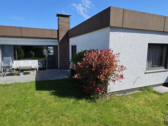 Großzügiger Winkelbungalow mit Einliegerwohnung in bester Lage sucht Handwerker