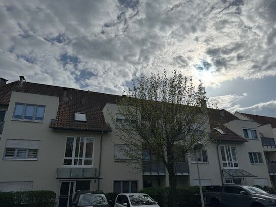 3-Raum-Wohnung in ruhiger Lage mit Balkon an Küche und Wohnzimmer und Tiefgaragenstellplatz