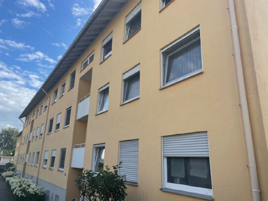 Gut geschnittene 3-Zimmer Wohnung mit Balkon und Garage