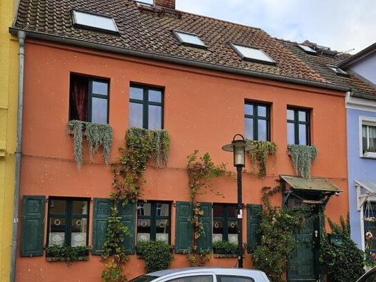 Modernisiertes Reihenmittelhaus in Ketzin/Havel, mit viel Platz zum Wohnen und Leben, zu verkaufen.