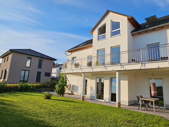 Freistehendes Haus mit einer Einliegerwohnung