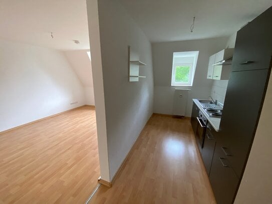 OBEN°°°°gemütliche2-Raum-Wohnung mit Laminat im DG °°°°