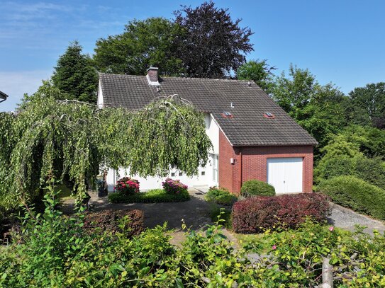 Am Feldrand auf einem knapp 1.000 m² großen Grundstück im beliebten Eilshausen...