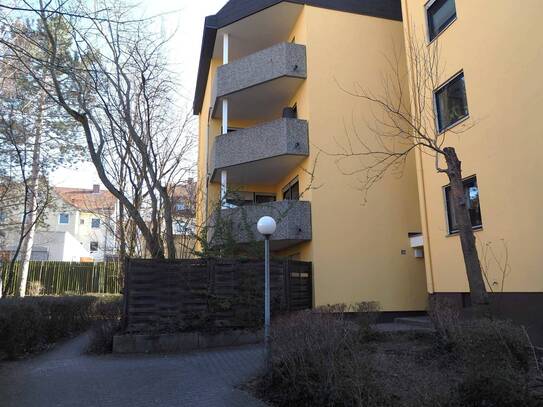 NEU RENOVIERT Großzügige 2 Zimmer Wohnung mit 2 Balkonen und Stellplatz, Nürnberg-Nord