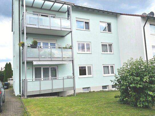 schöne 4 Zimmer Erdgeschosswohnung mit Balkon und Garage in ruhiger Lage