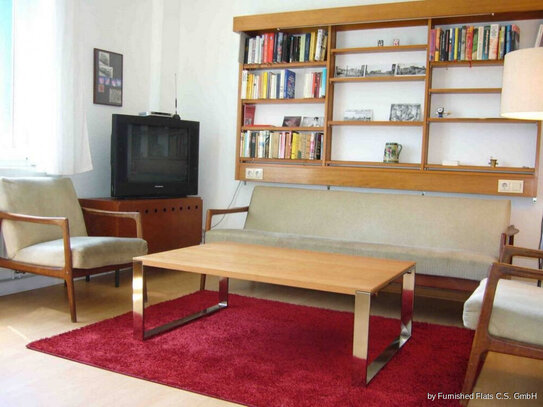 Mitte: Vintage-style flat in calm location with parking space