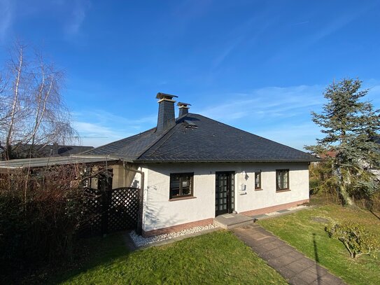 Bungalow mit Einliegerwohnung und Blick ins Maifeld