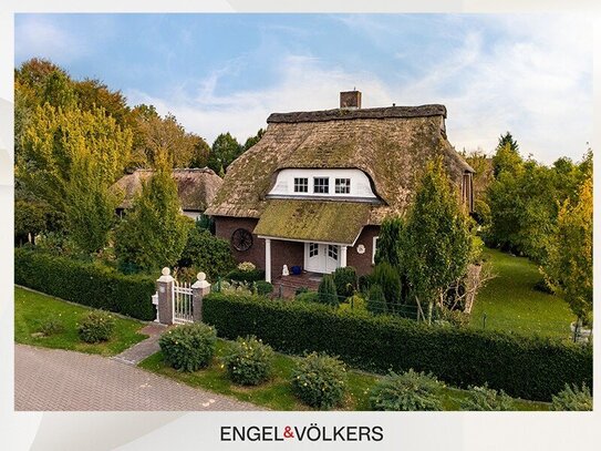 Reetdachhaus mit traumhaftem Garten im Herzen von Hesel