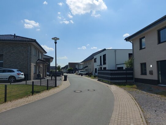 Stadtvilla, Baujahr 2015 mit Klinker, große Garage in ruhiger Lage von Geseke !