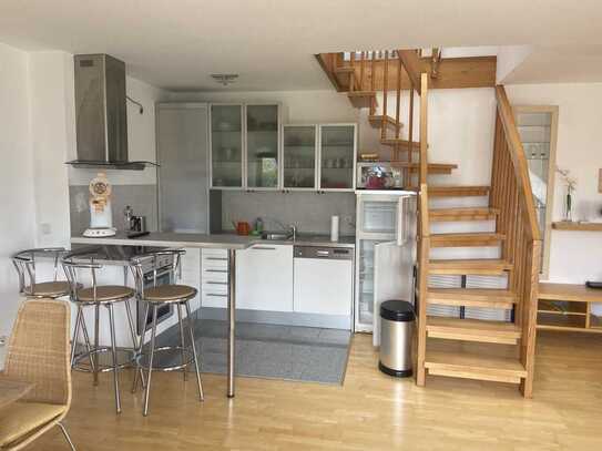 Helle 2-Zimmer-Maisonette-Wohnung mit Balkon und Einbauküche in Nürnberg