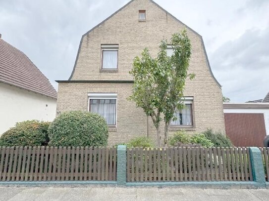 Gepflegtes Zweifamilienhaus mit schönem Grundstück und Garage in Hemelingen