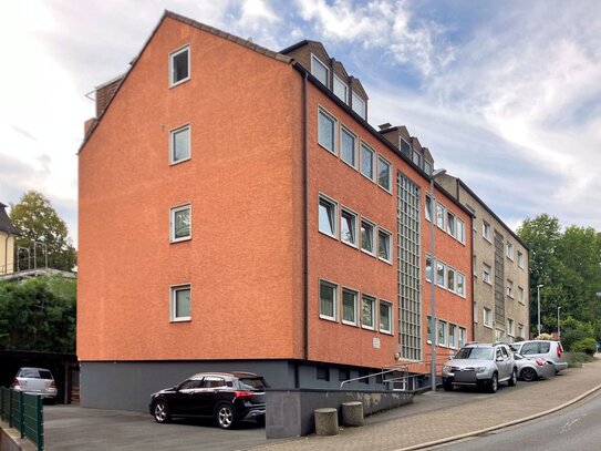 Vermietete Dreizimmerwohnung im Erdgeschoss mit Loggia in zentraler Lage