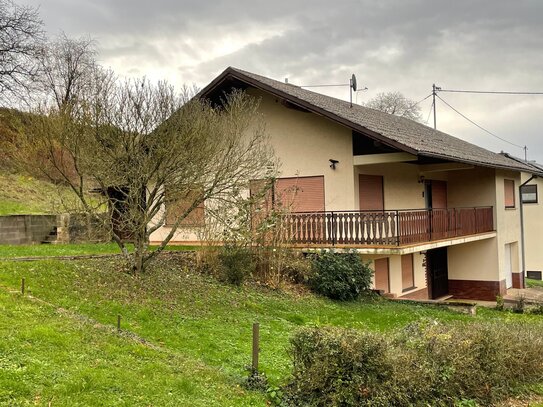 Freistehendes Einfamilienhaus mit Weitblick in Mannebach