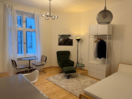 Möbliertes Apartment im sanierten Altbau in Charlottenburg direkt an der U7 in Schlossnähe