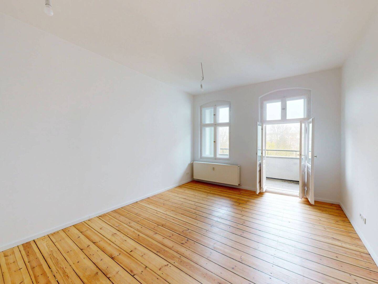 Renovierte 2-Zimmer-Altbauwohnung mit BALKON, modernem Duschbad und hochwertiger EBK - Foto 1