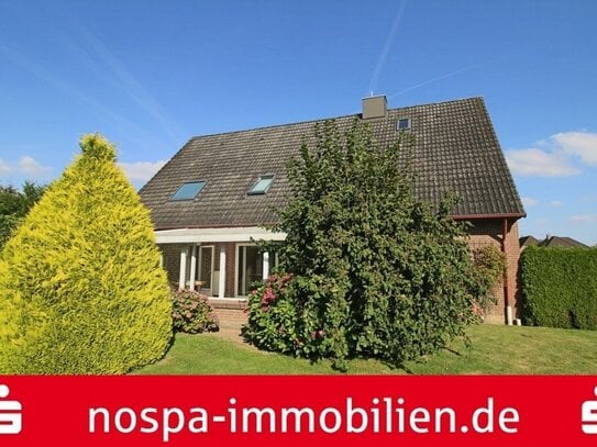 Mit Einliegerwohnung! Voll unterkellertes Einfamilienhaus auf einem ca. 1.350 m² großen Grundstück!