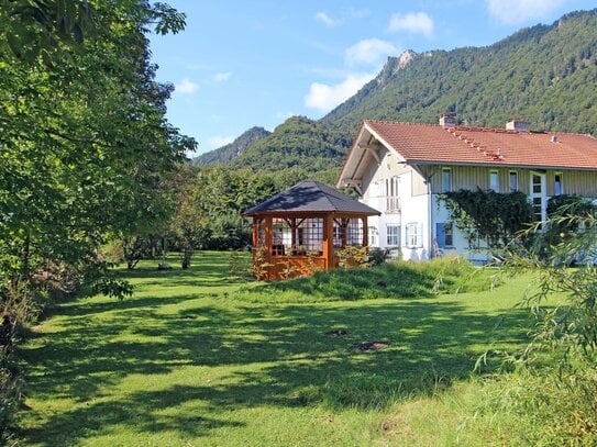 Exklusives Landhaus mit unverbaubarem Berg- und Schlossblick