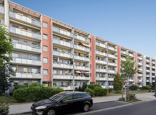 Wir sanieren für Sie: schöne 2-Zimmerwohnung mit Balkon, Bad mit Dusche!