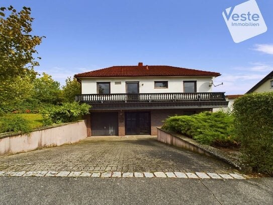 Bungalow mit großem Garten und Garagen im Stadtbusbereich