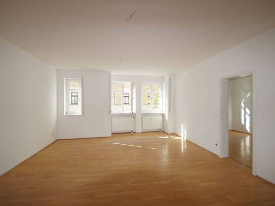 Großes Wohnzimmer, erster Stock und zentrale Lage- fehlen nur noch Sie!
