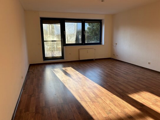 Renovierte Wohnung mit vier Zimmern und Terrasse in Osnabrück