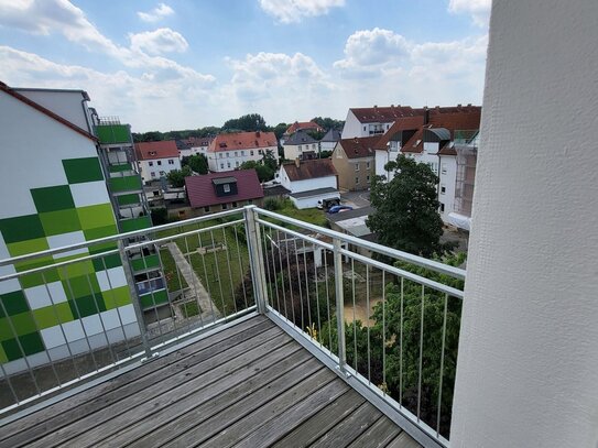 2-Raumwohnung mit Balkon, großes Bad mit Wanne