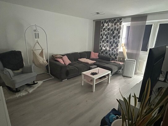 NEU Renovierte 3 Zimmer Wohnung + Balkon + Stellplatz in DU Bergheim