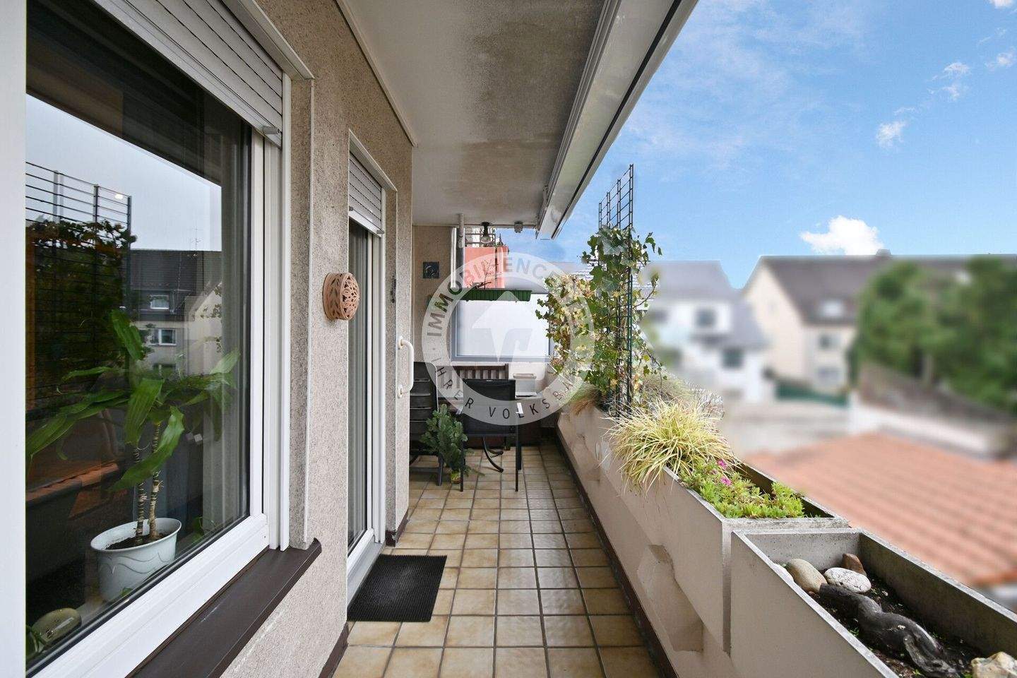 Zentral und in bester Lage: Wohnung mit großem Balkon und eigener Garage!