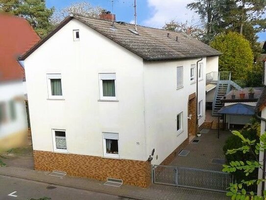 NEUER PREIS - 1-2- Familienhaus mit großer Wohnfläche, Hof und Garage