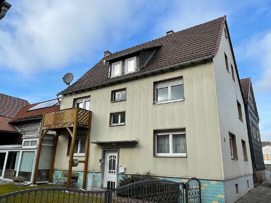 Zweifamilienwohnhaus mit Nebengebäude in Allendorf-Rennertehausen