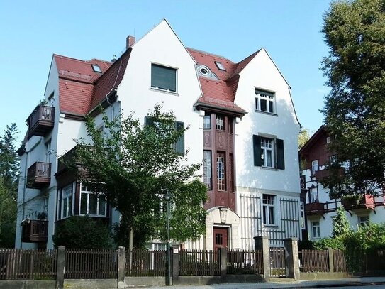 Wohnen an der Dresdner Heide! Besondere Altbauwohnung mit Loggia und Balkon in Bestlage