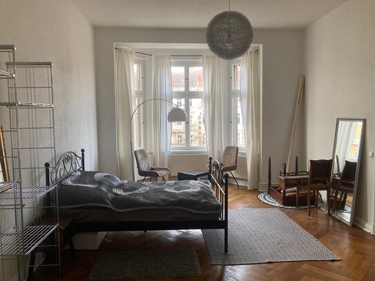 Nice room (32 qm) with a view in shared apartment (3 people) in Prenzlauer Berg, Prenzlauer Allee. With registration. A…