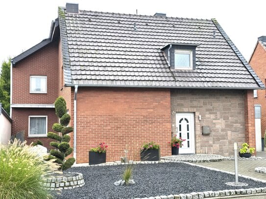 Wunderschönes Ein- bis Zweifamilienhaus in Kleingladbach mit traumhafter Aussicht von Terrasse und Balkon