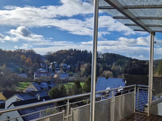 Moderne und großzügige Dachgeschosswohnung in traumhafter Lage mit Blick auf die Burg