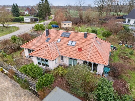 Energieeffizientes Einfamilienhaus mit ELW und Gewerbe in Retschow südwestlich von Bad Doberan