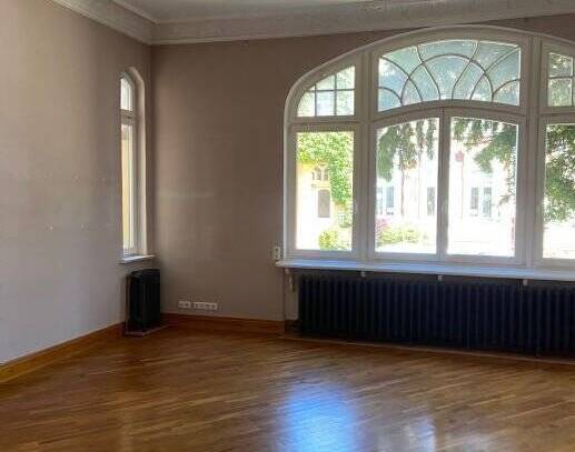 5 Zimmer-Wohnung mit großem Balkon in der ruhigen Mozartstraße
