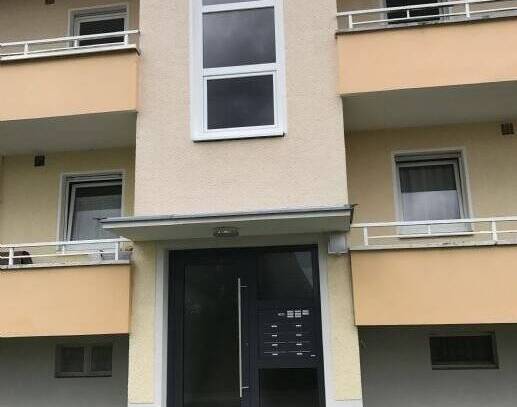 Schöne helle gepflegte 2 ZKB Balkon EBK EG