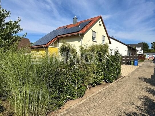 Charmantes Einfamilienhaus mit großzügigem Garten und Wintergarten