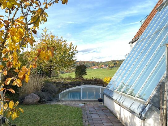 Modernes Architektenhaus mit unverbautem Blick auf den Moritzberg