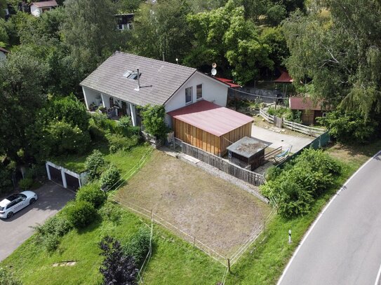 Großes Einfamilienhaus mit Pferdeboxen, Doppelgarage und toller Aussicht!