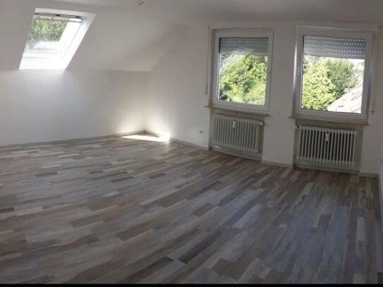 Neuwertige 3,5 Zimmer Wohnung